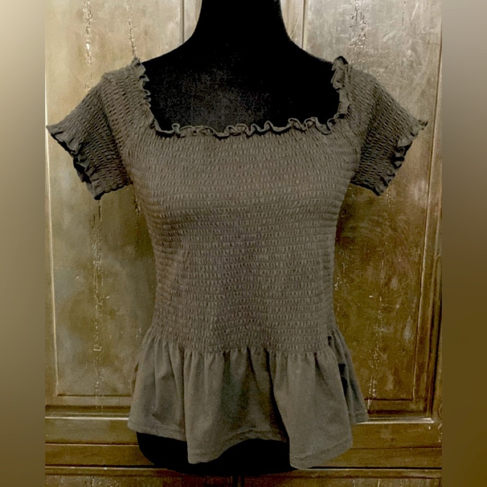Orange Kiss black shirred shortsleeved blouse. Size large